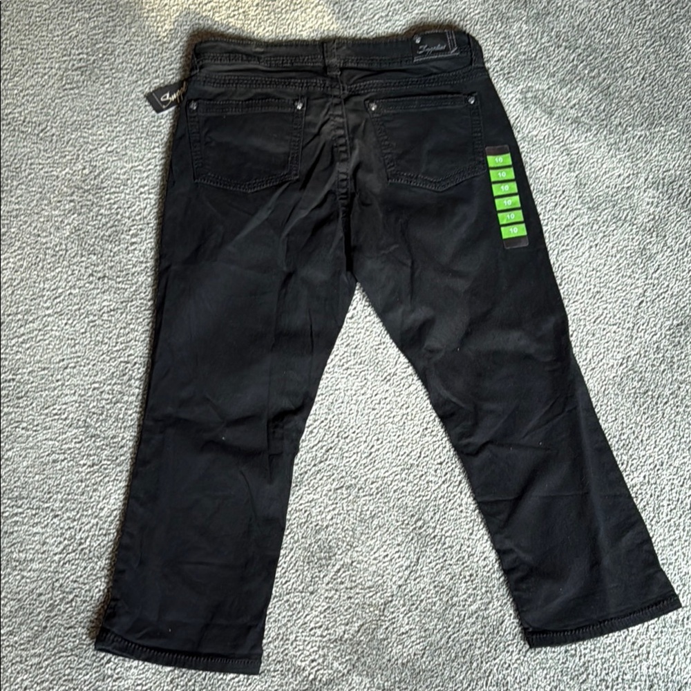 Union Bay Supplies Mila Modern Crop Black Pants. Size 10. - Picture 6 of 12